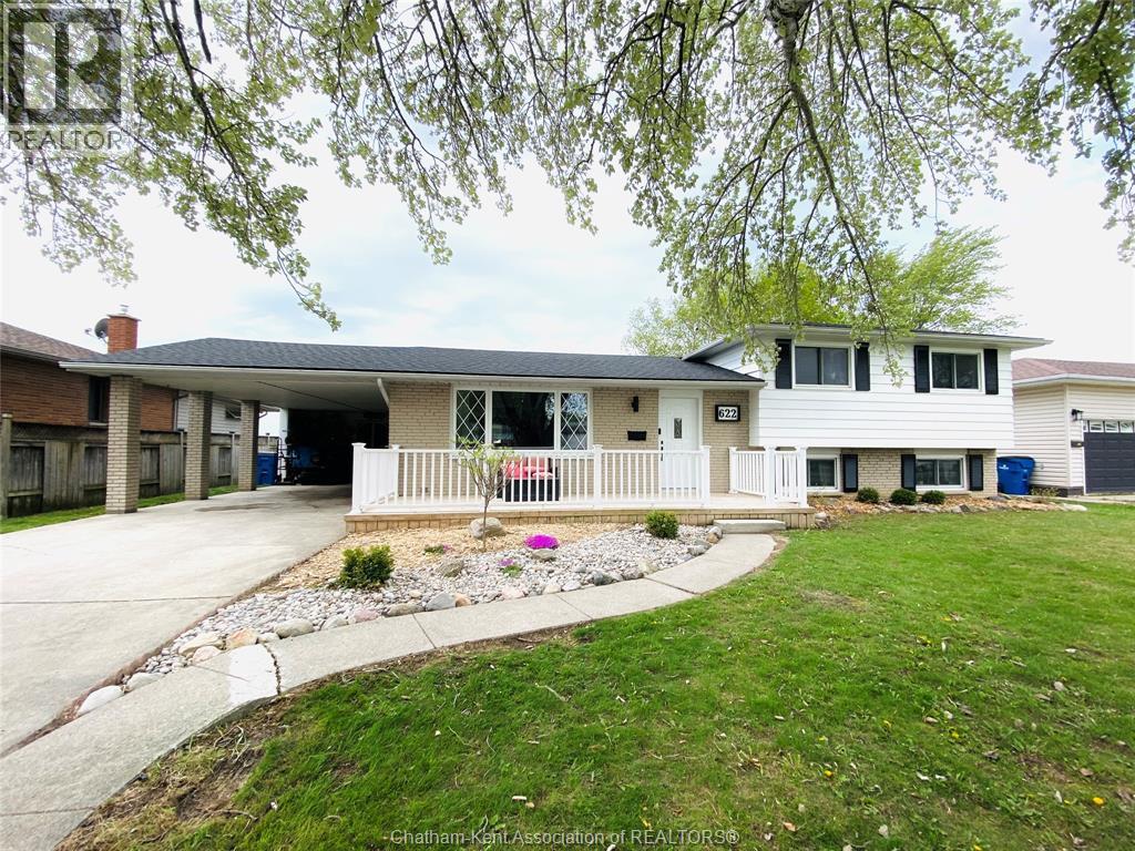 Photo 1 of 49 — 622 Sandra CRESCENT, Wallaceburg, ON N8A2C6