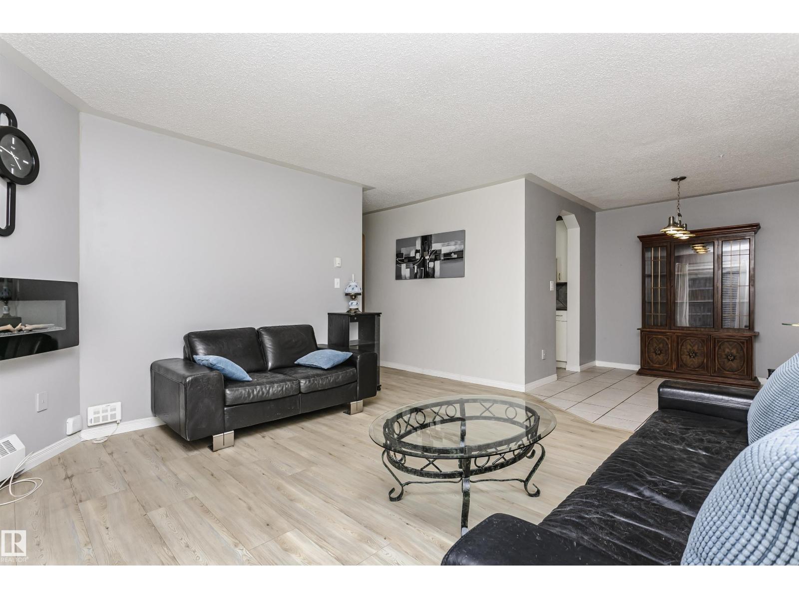 #302 5005 31 AV NW