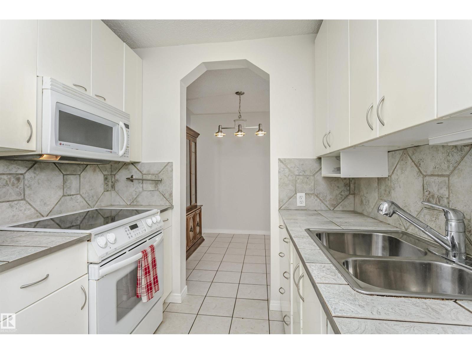 #302 5005 31 AV NW