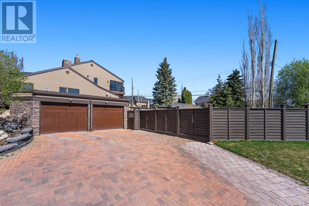 757 Alexander Crescent NW