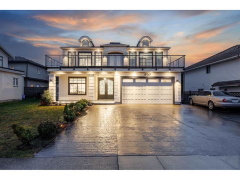 8069 124 STREET Surrey BC V3W0X7
