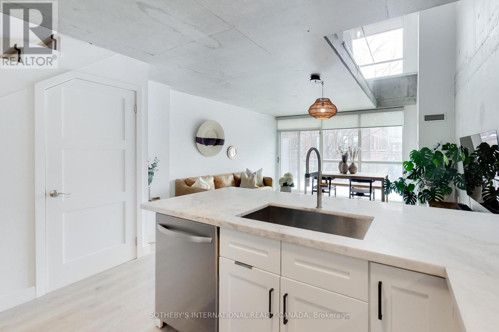 312 - 954 KING STREET W