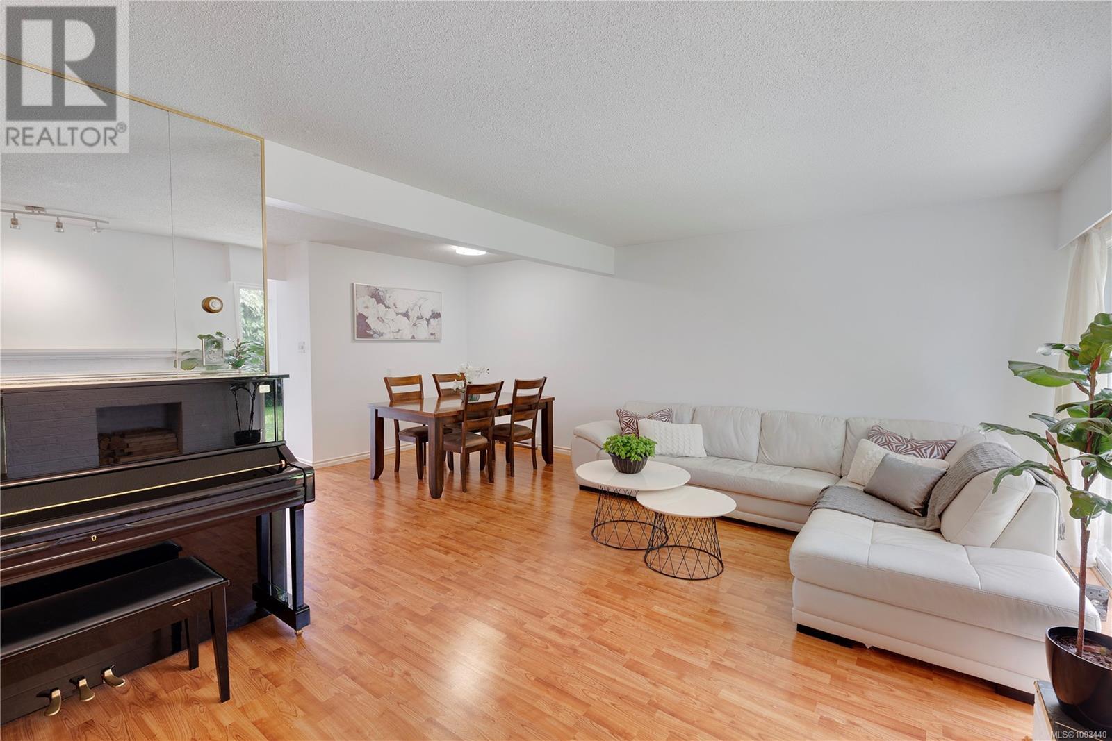 48 3987 GORDON HEAD Rd