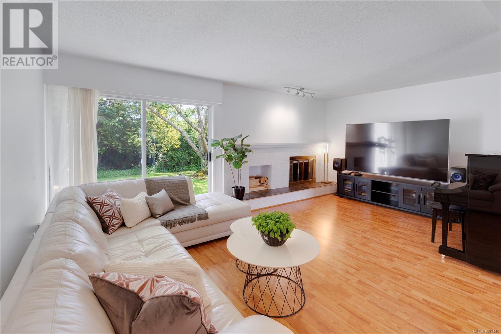 48 3987 GORDON HEAD Rd