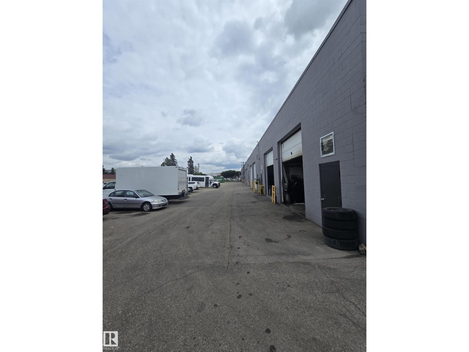 9324 31 AV NW