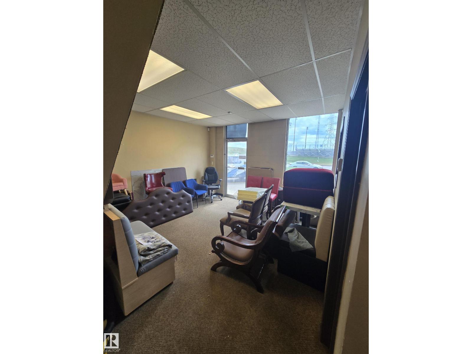 9324 31 AV NW
