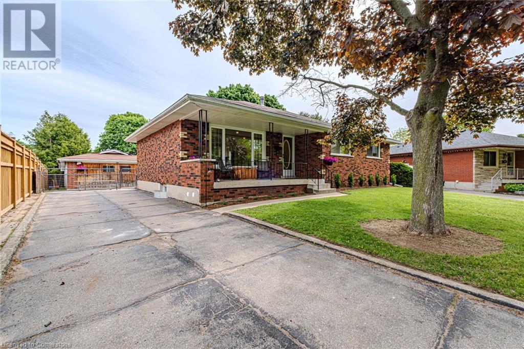 8 ROBROY Court
