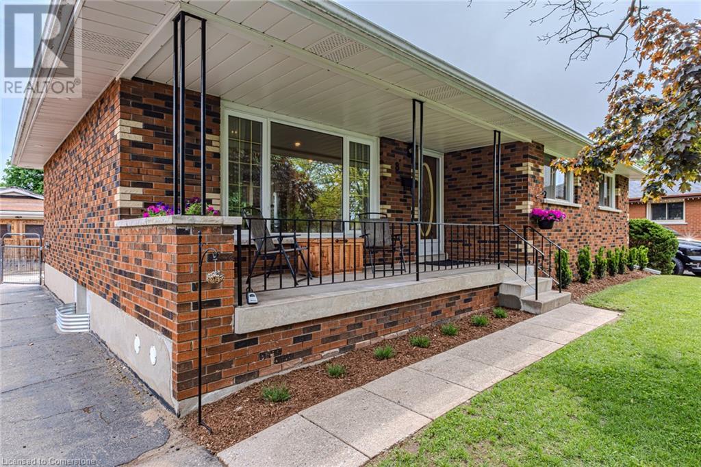 8 ROBROY Court