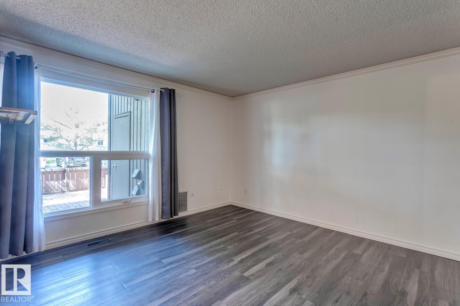 206 SURREY GARDENS GD NW