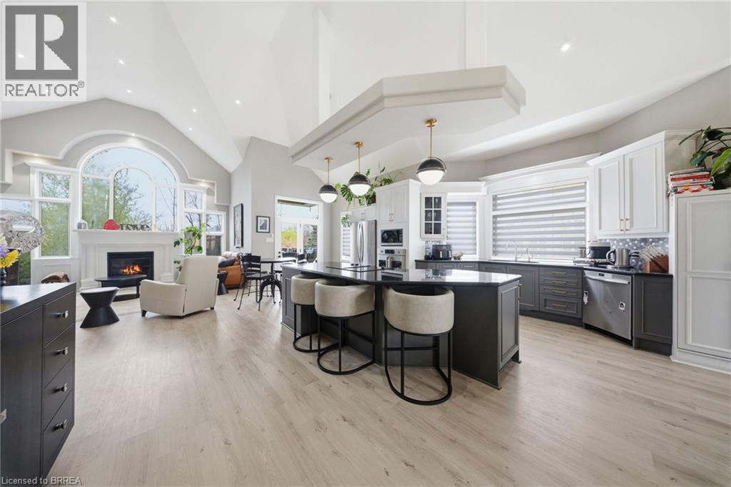 7 TOM THOMSON Court