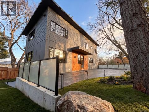 1750 Lyman Duff Lane Victoria BC V8S5K3