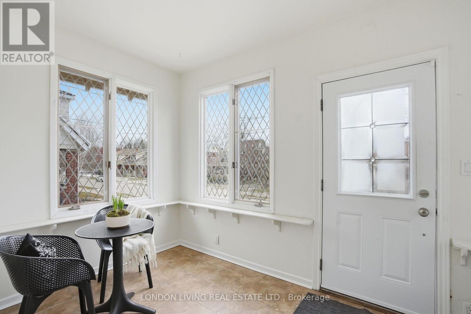 271 BRISCOE STREET E