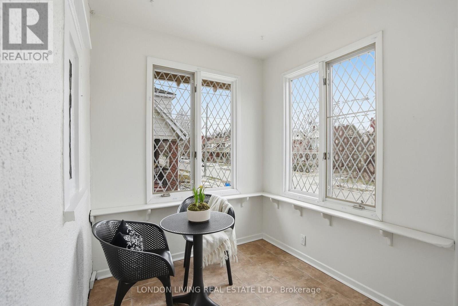 271 BRISCOE STREET E