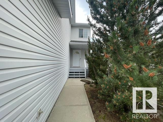 715 BALFOUR CL NW