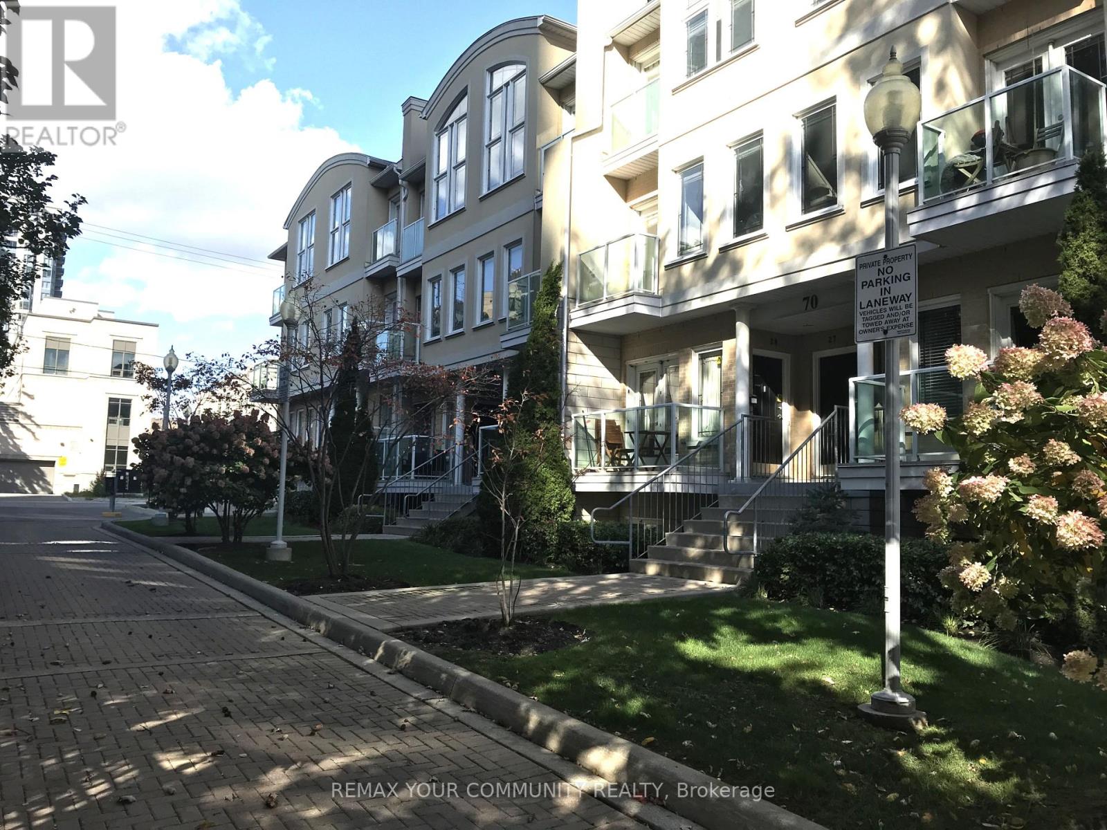 Photo 1 of 11 — 29 - 70 BYNG AVENUE Unit 29, Toronto (Willowdale East), ON M2N7L9