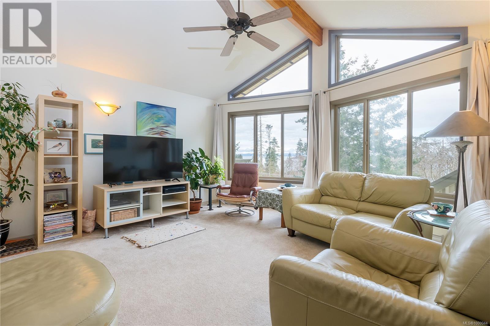3122 Dolphin Dr