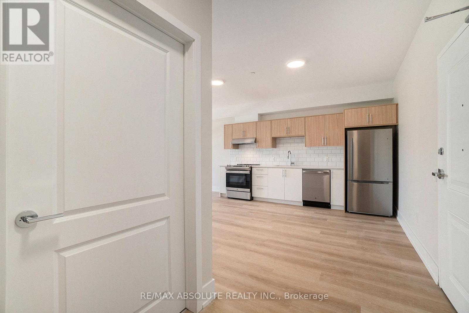 403 - 12 THOMAS STREET S