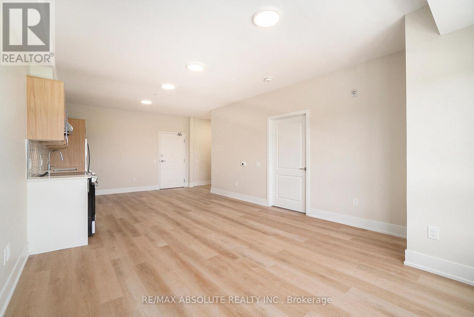 403 - 12 THOMAS STREET S