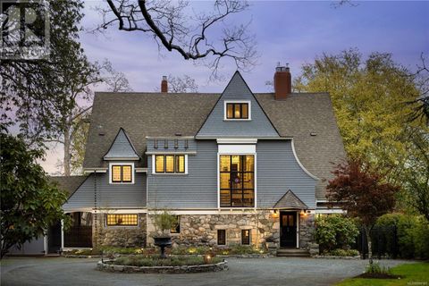 1745 Rockland Ave Victoria BC V8S1W6