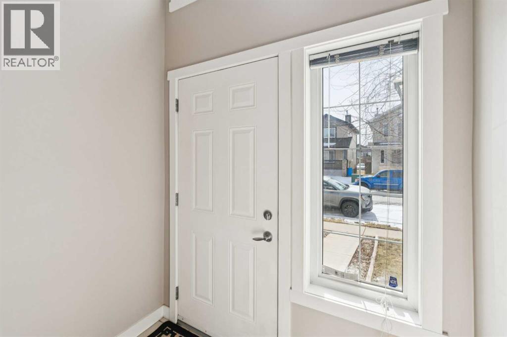 136 Luxstone Place SW