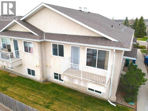 4, 11 Highlands Place W Lethbridge AB T1J4X8