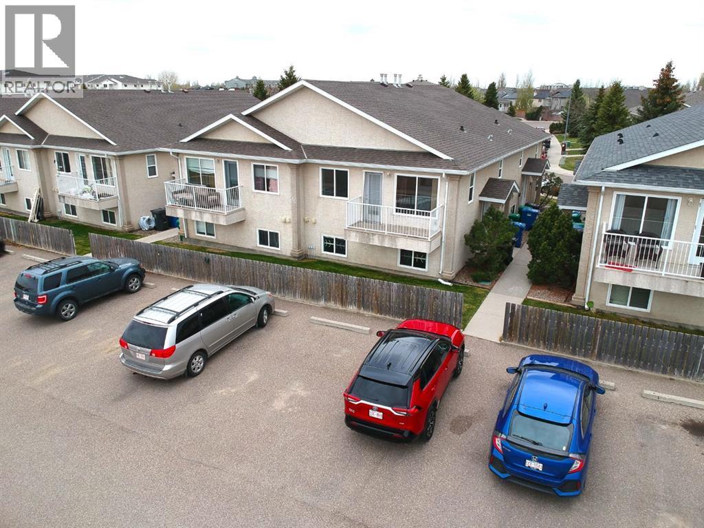4, 11 Highlands Place W