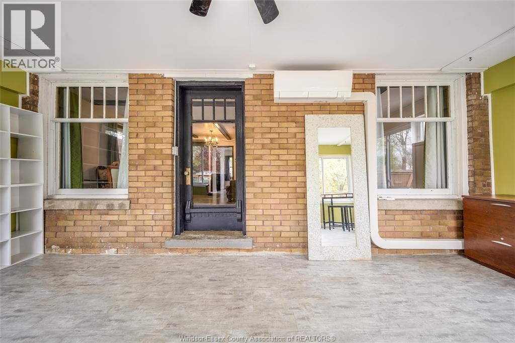 221 JOHN STREET East