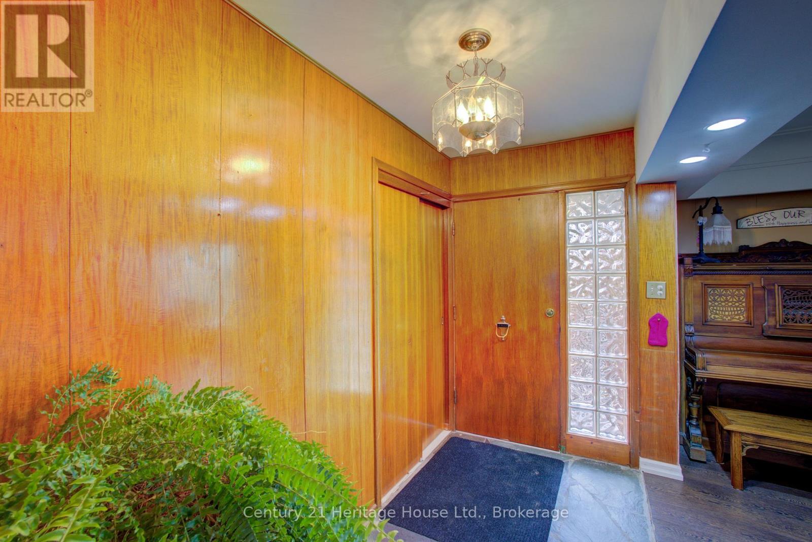 252 DURHAM ROAD W