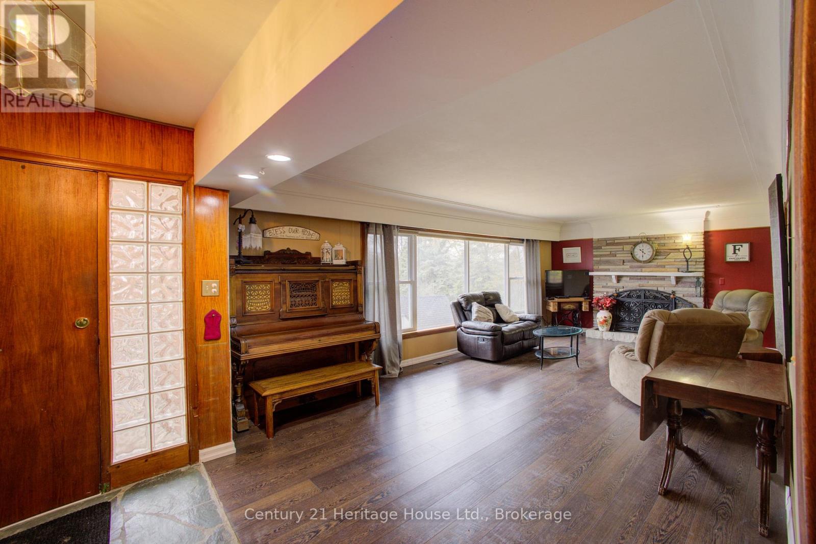 252 DURHAM ROAD W