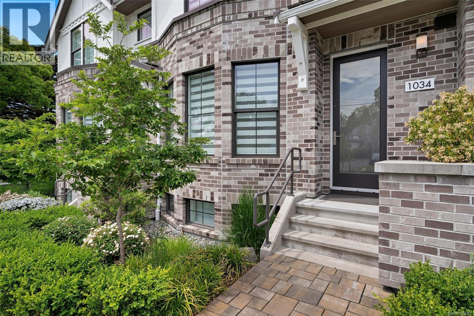 1034 Pentrelew Pl