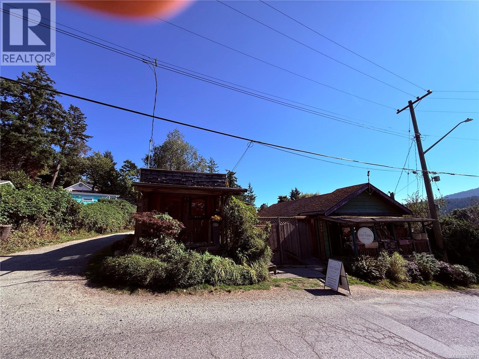 2909 Fulford-Ganges Rd SW