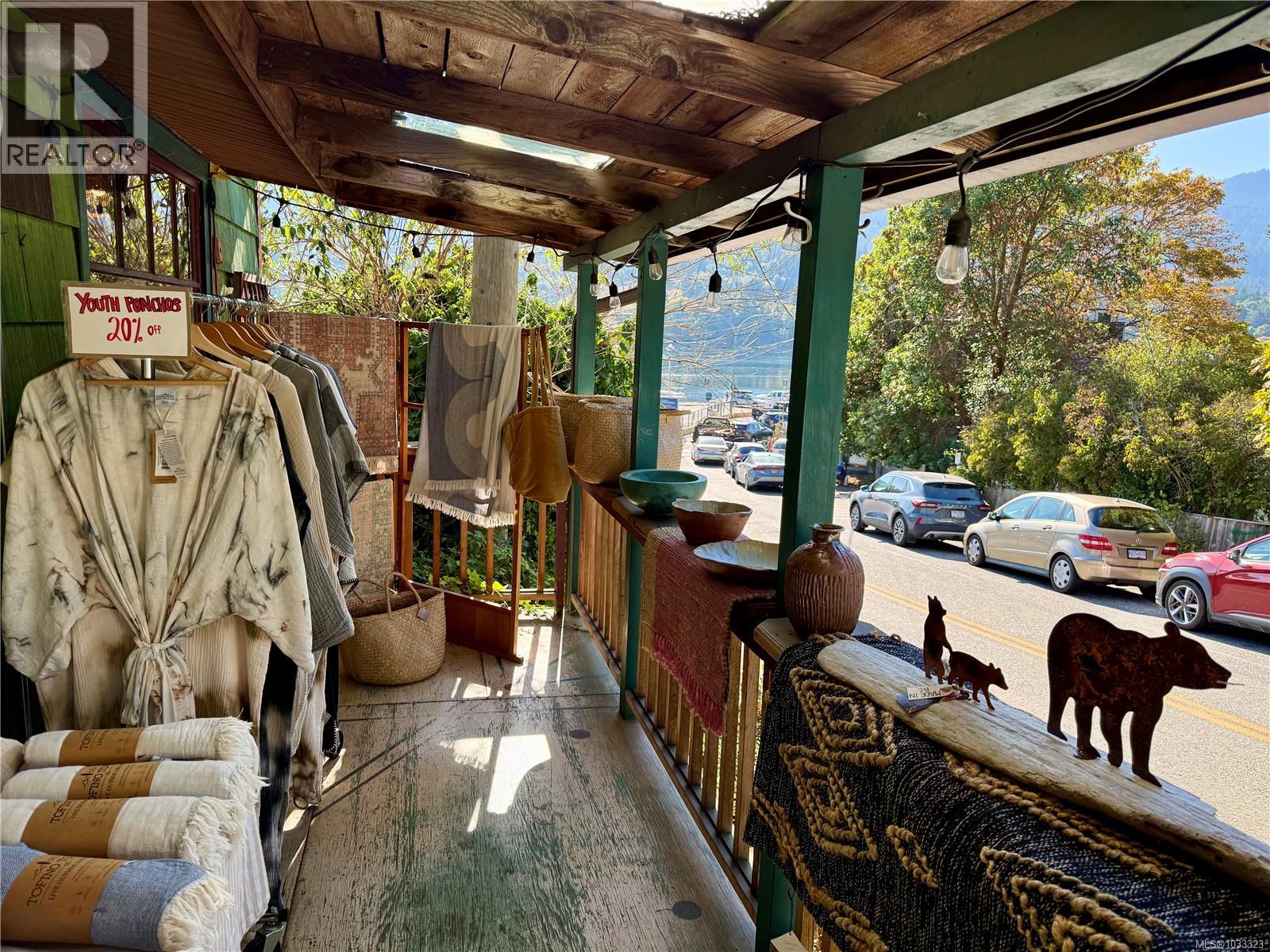 2909 Fulford-Ganges Rd SW