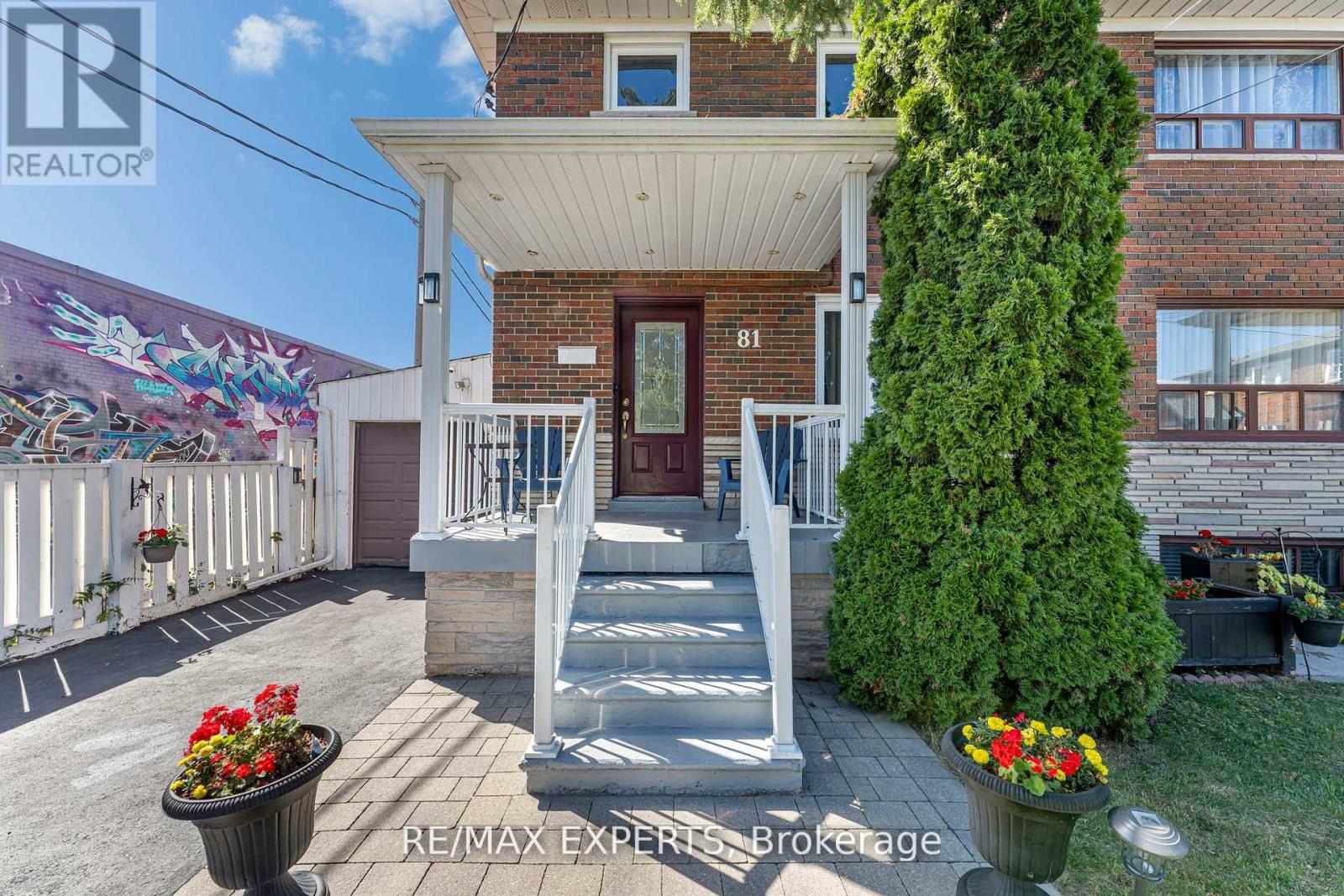 Photo 1 of 48 — 81 HAGAR AVENUE, Toronto (Rockcliffe-Smythe), ON M6N3V3