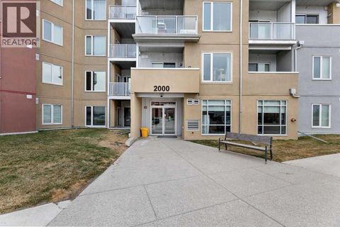 2422, 604 East Lake Boulevard NE Airdrie AB T4A0G6