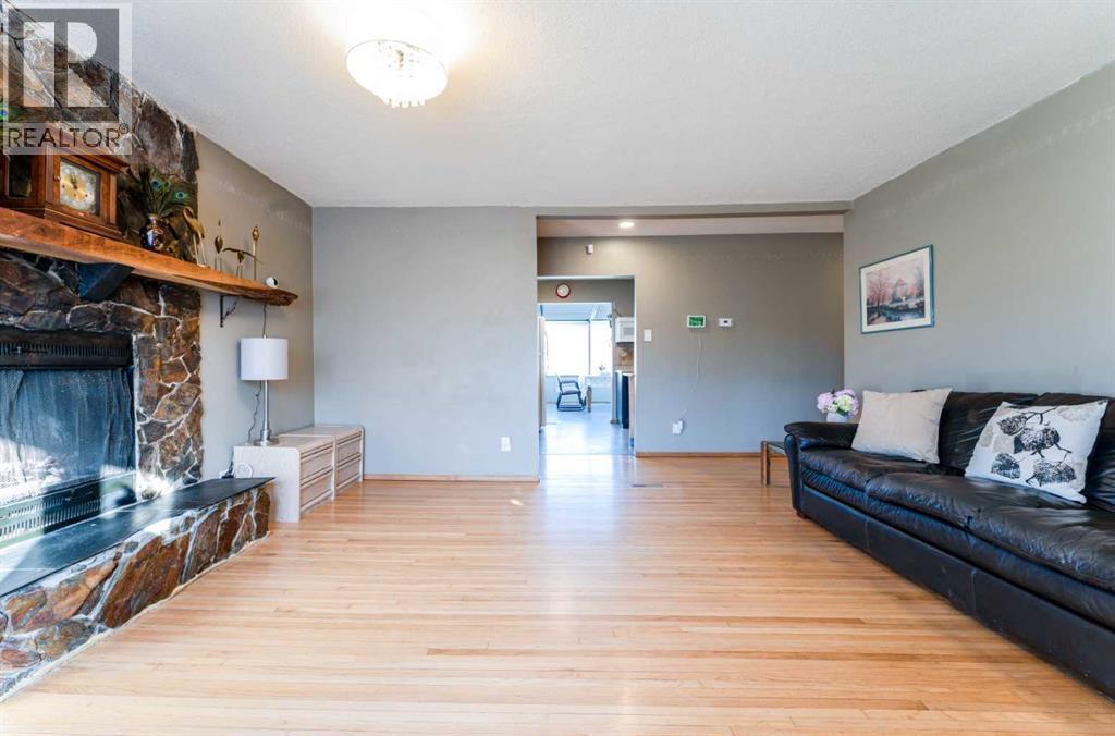 2018 Cottonwood Crescent SE