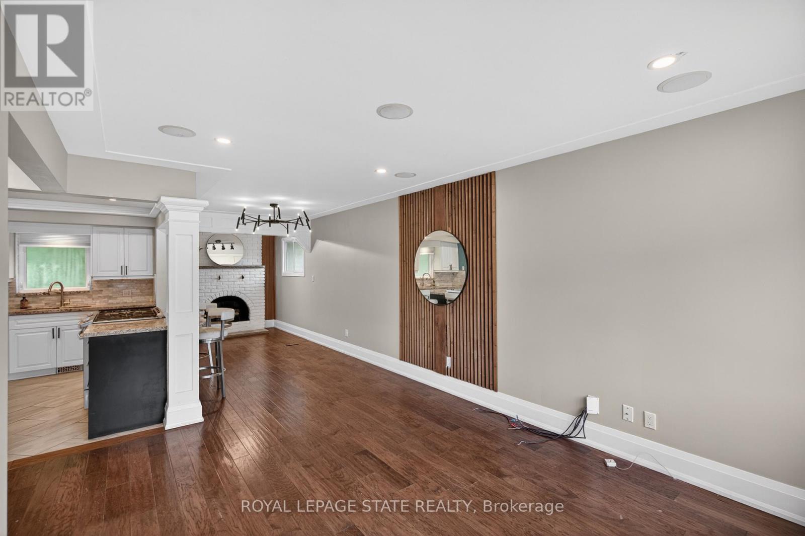 33 KENWOOD CRESCENT