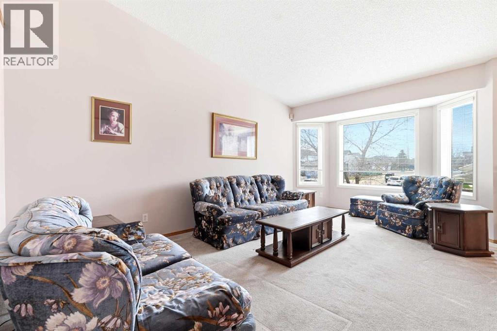 111 Coverton Close NE