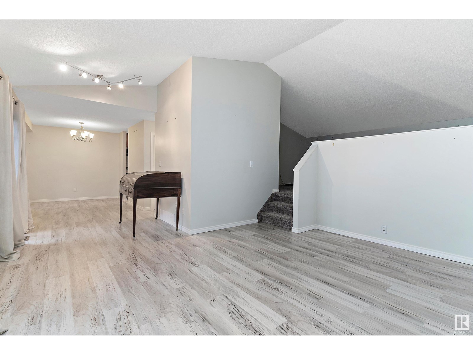 #9 4630 17 AV NW