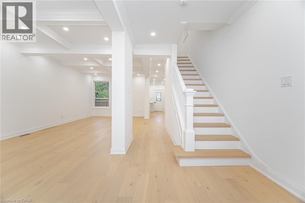 285 CHARLTON Avenue W