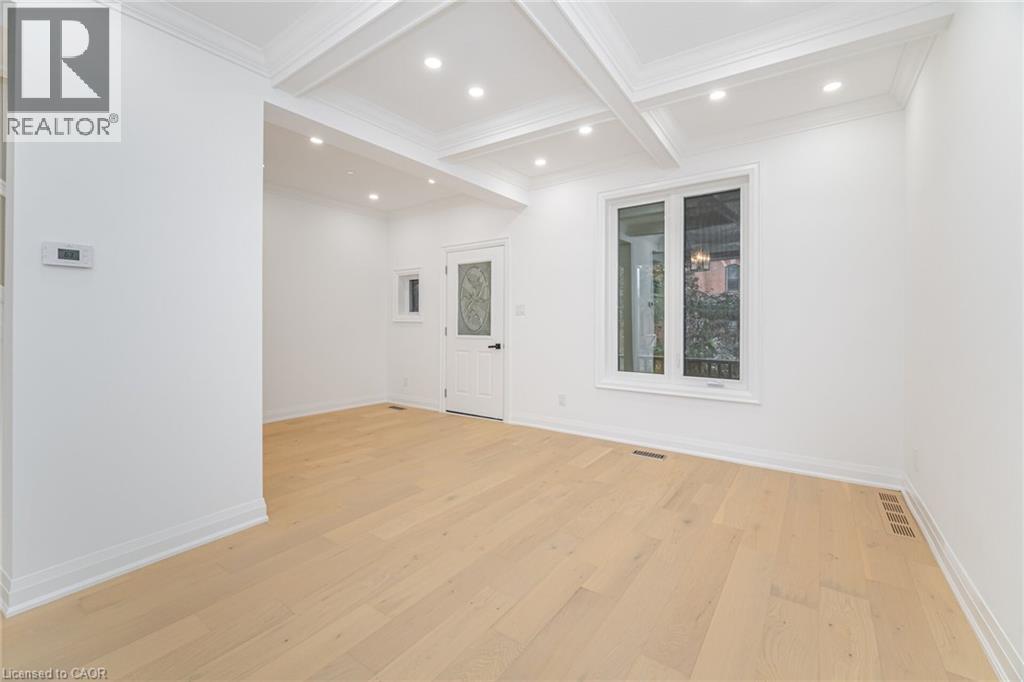 285 CHARLTON Avenue W