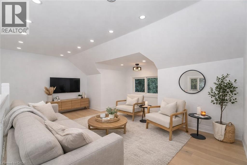 285 CHARLTON Avenue W