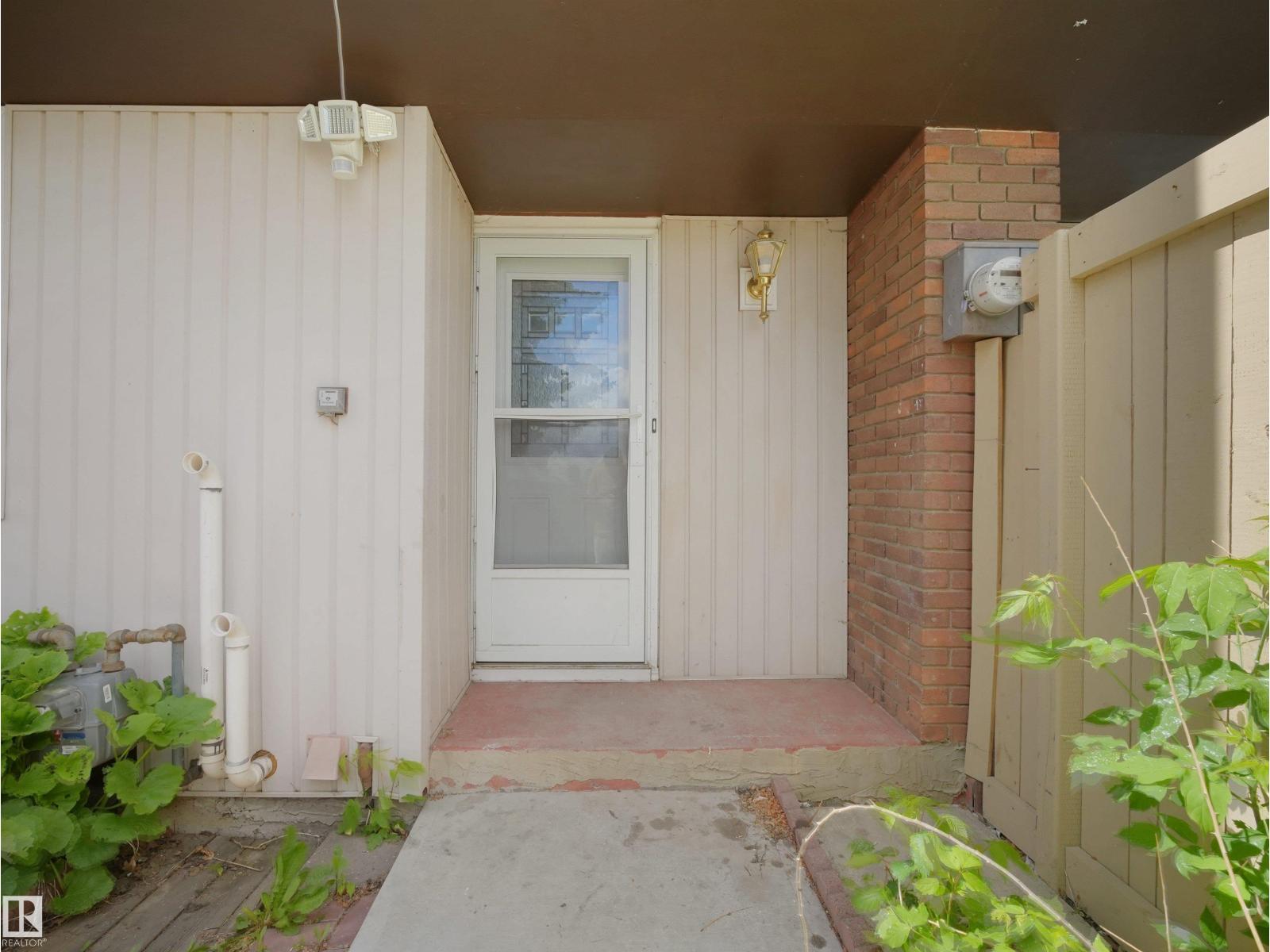 #4 14110 80 ST NW