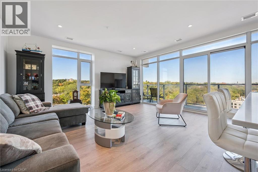 15 GLEBE Street Unit# 902