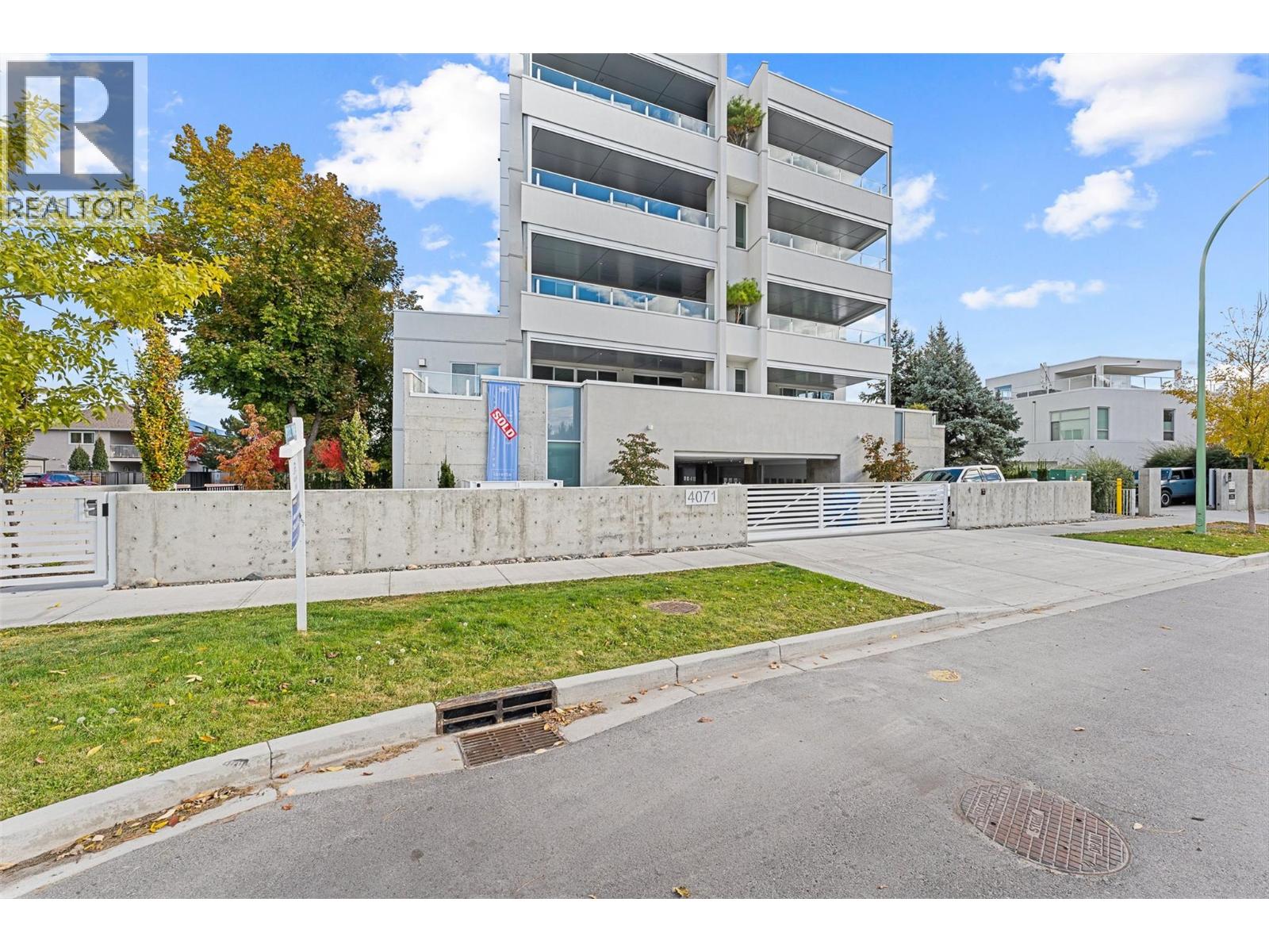 4071 Lakeshore Road Unit# 402