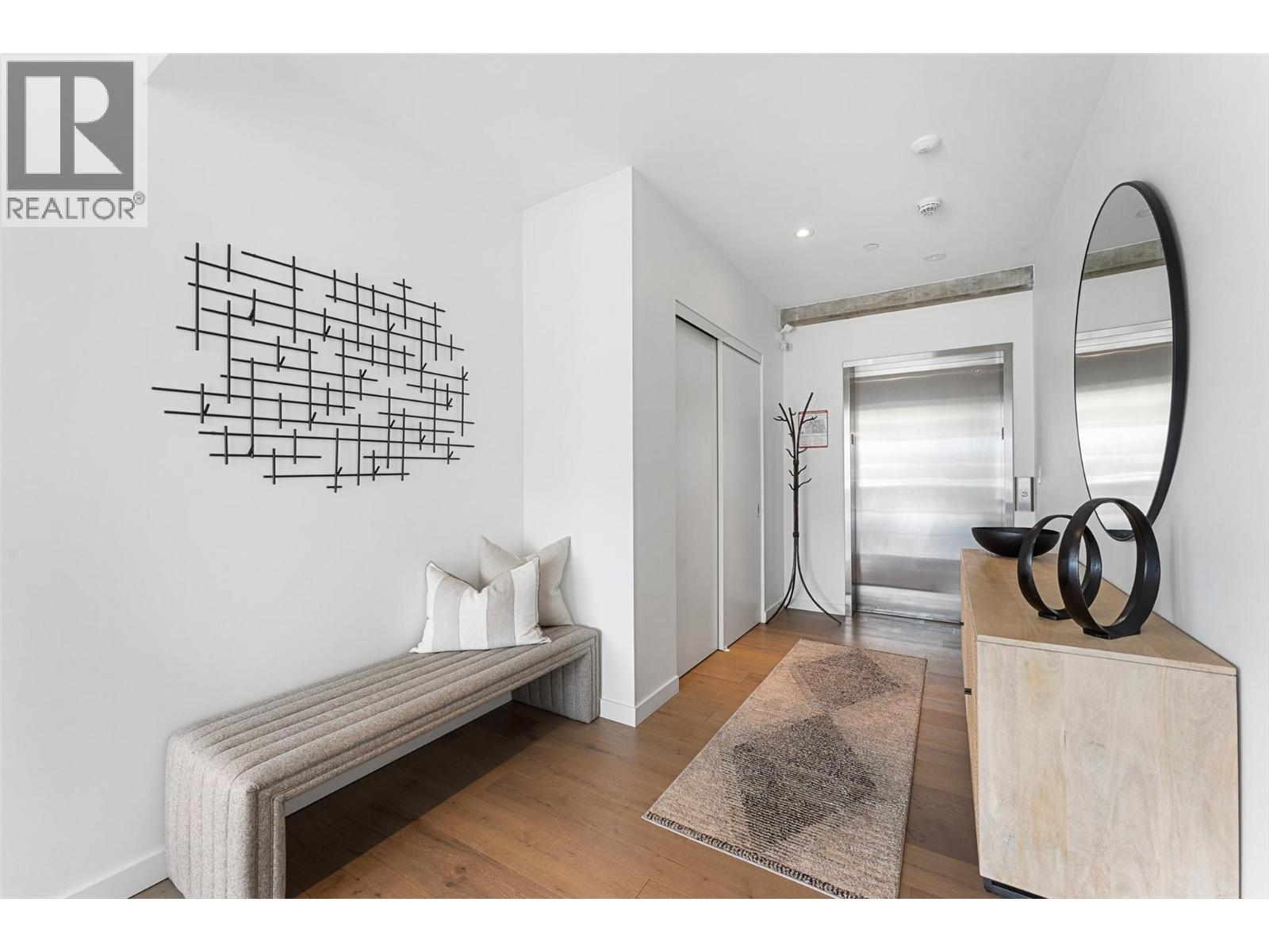 4071 Lakeshore Road Unit# 402