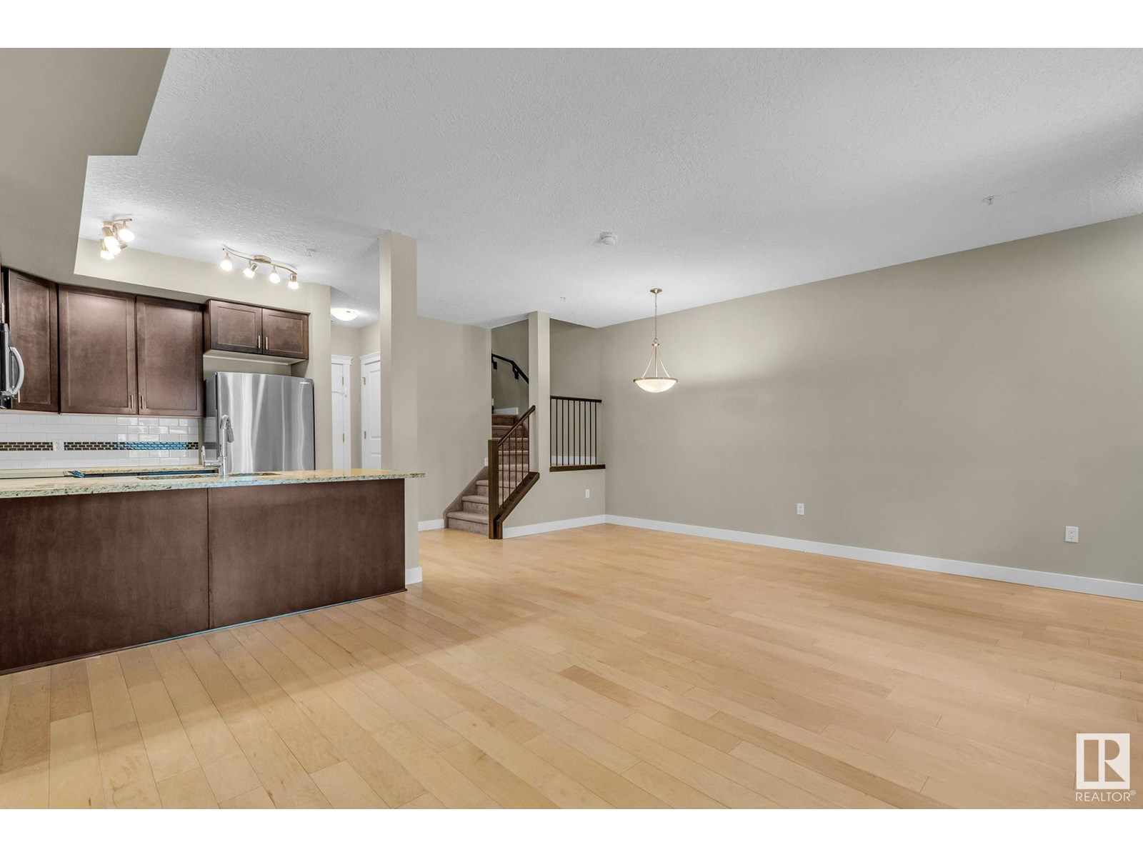 11518 76 AV NW