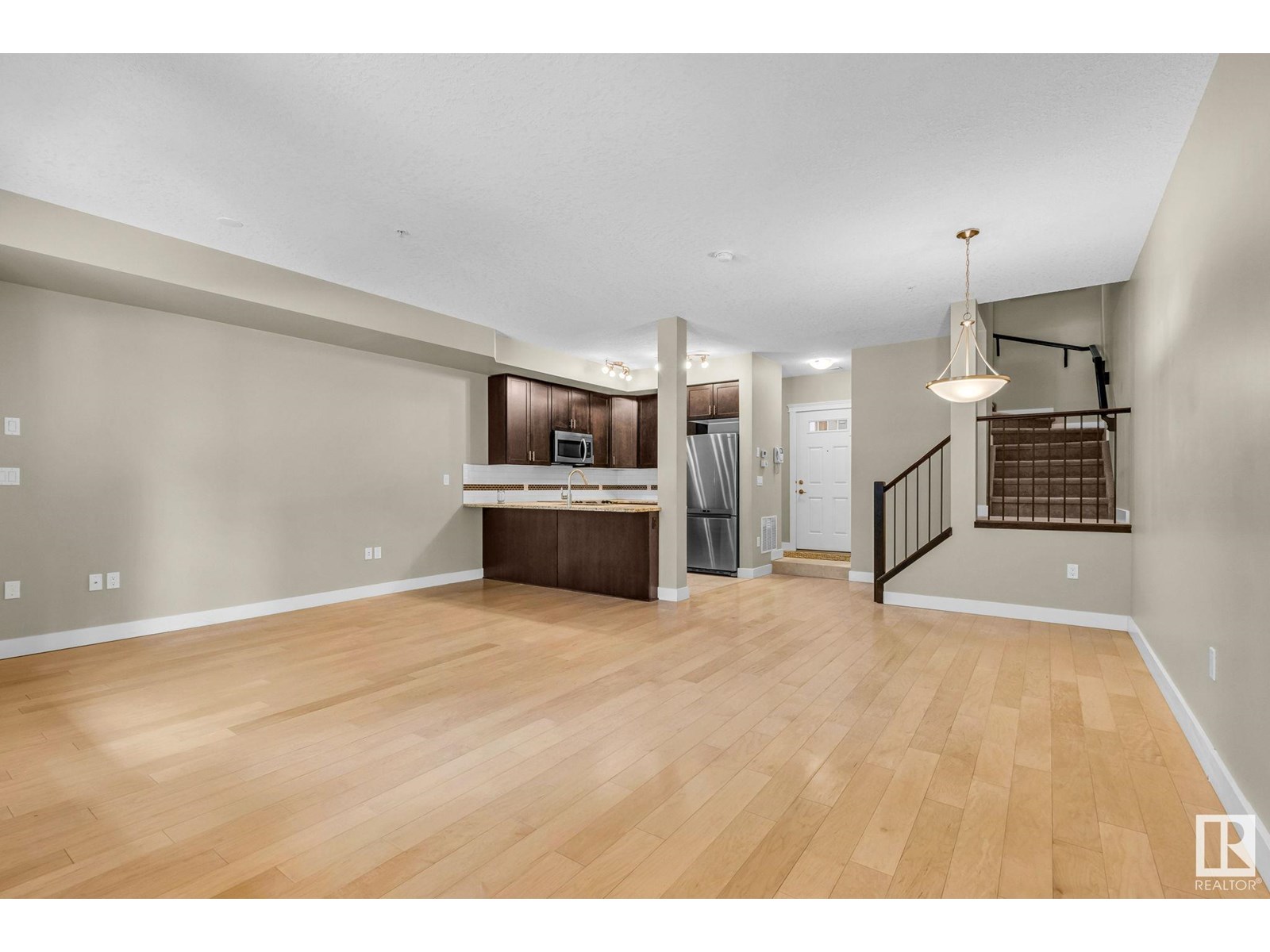 11518 76 AV NW