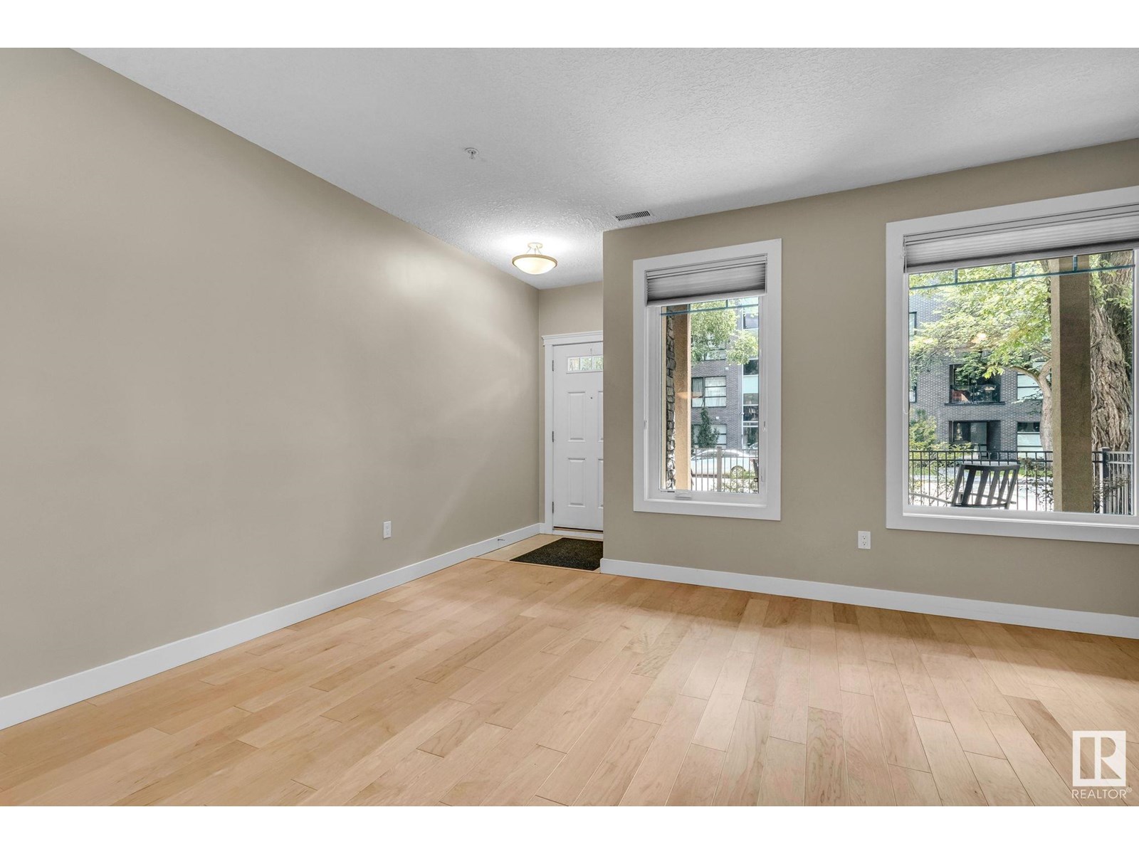 11518 76 AV NW