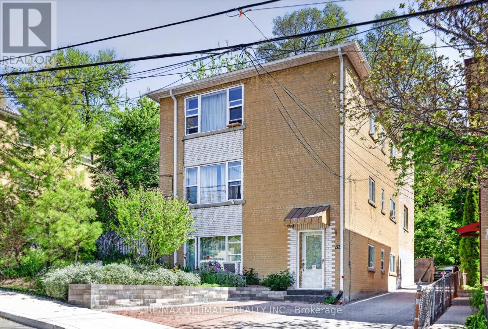 Photo 1 of 32 — 177 VARSITY ROAD, Toronto (Lambton Baby Point), ON M6S4P5