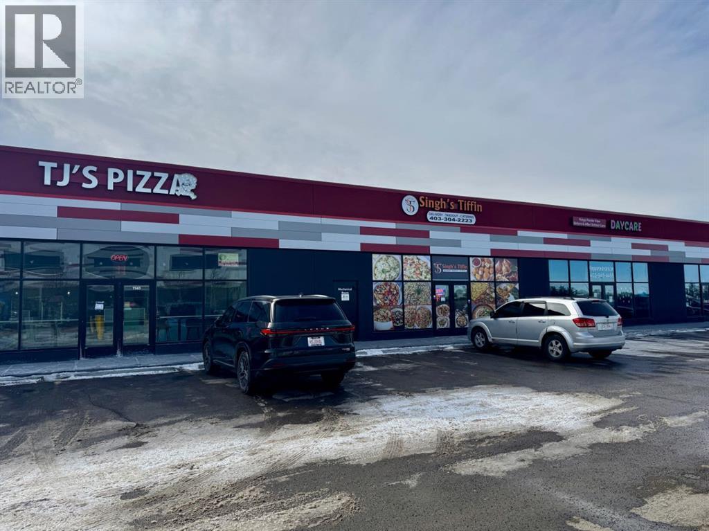 1140, 28 Kingsview Road SE